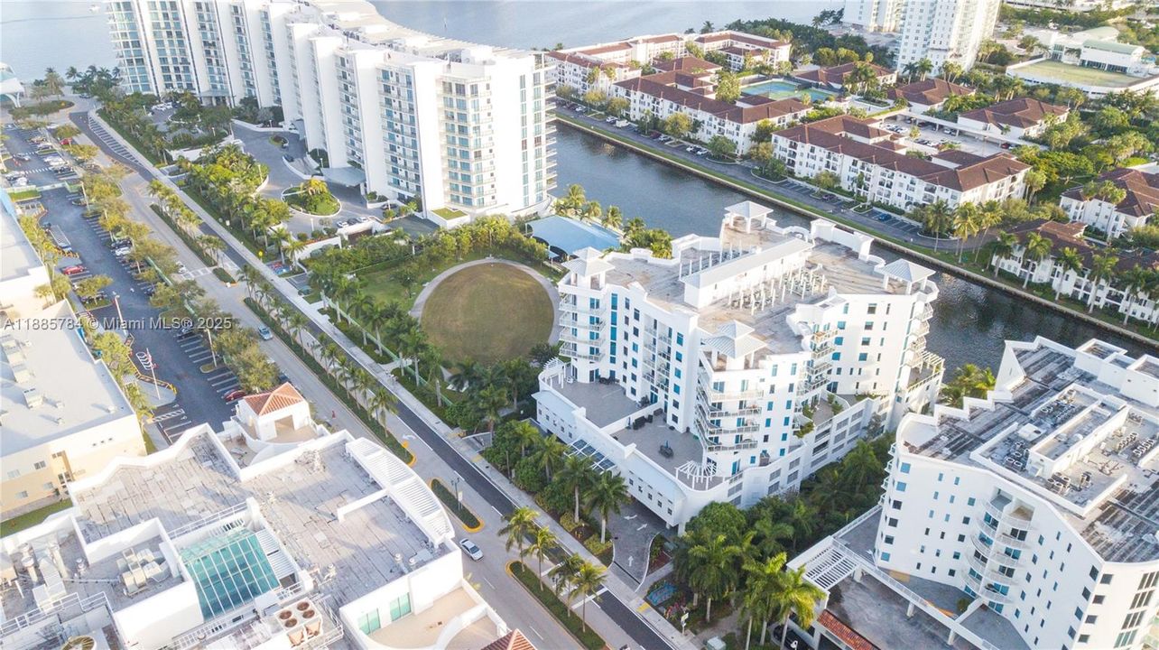 En Venta: $1,100,000 (4 camas, 4 baños, 3270 Pies cuadrados)