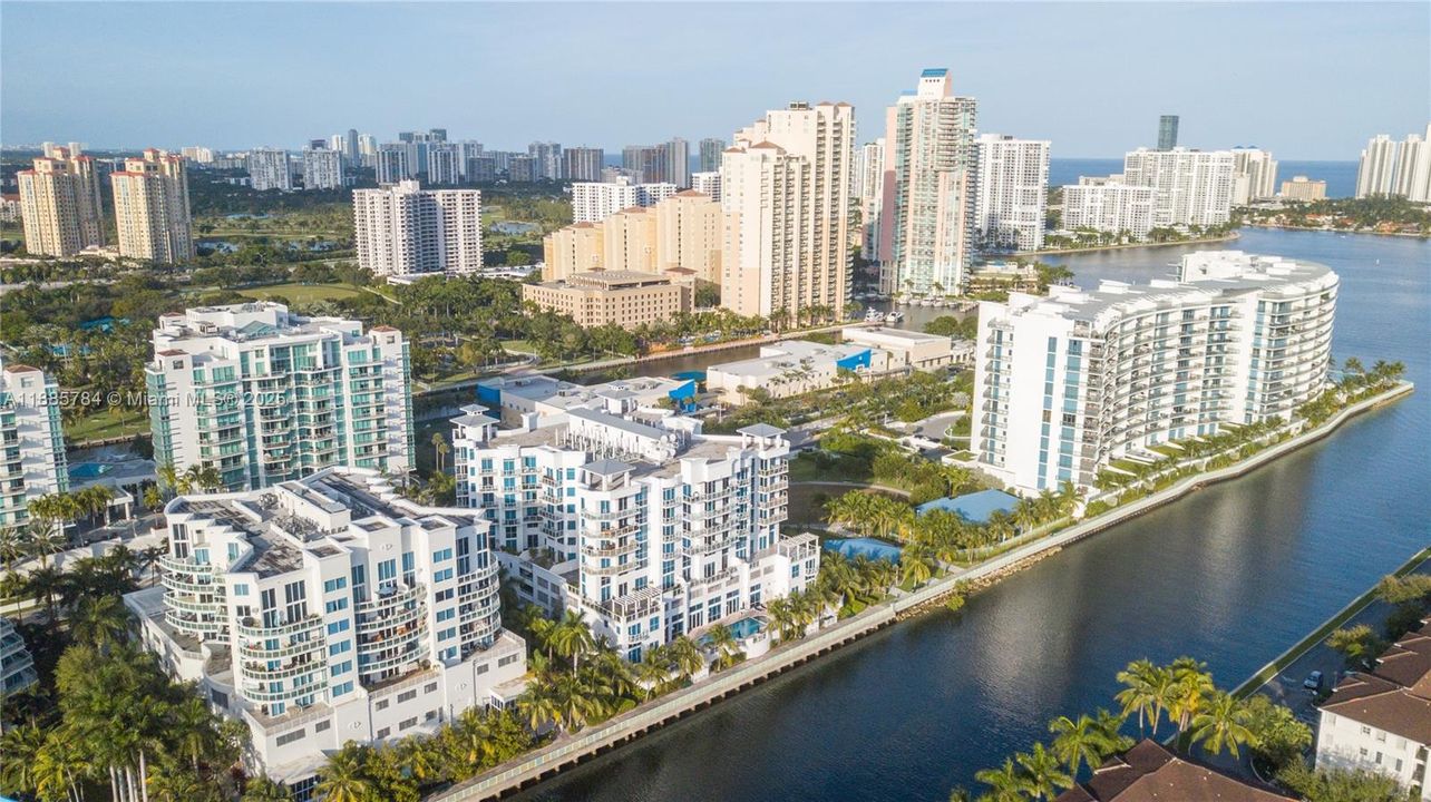 En Venta: $1,100,000 (4 camas, 4 baños, 3270 Pies cuadrados)