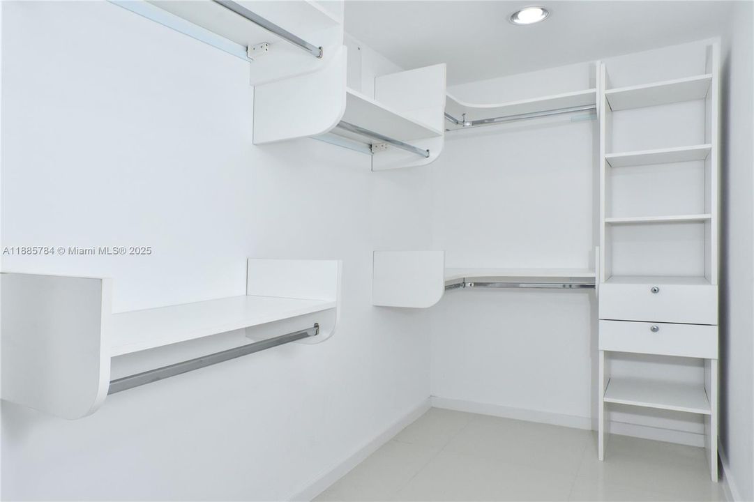 En Venta: $1,100,000 (4 camas, 4 baños, 3270 Pies cuadrados)