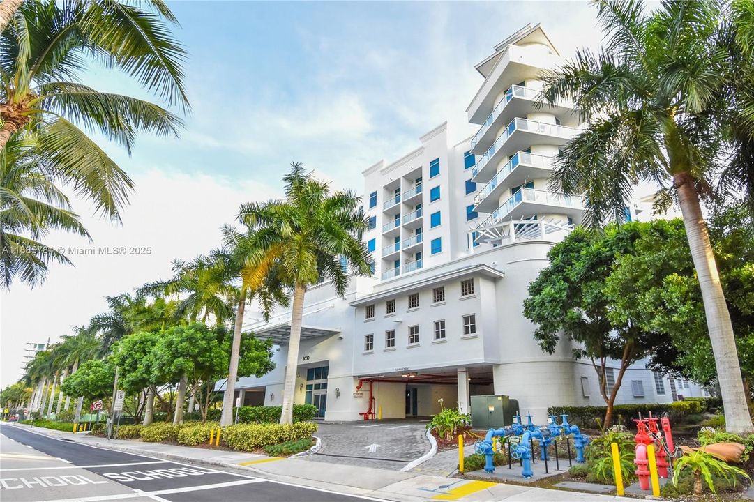 En Venta: $1,100,000 (4 camas, 4 baños, 3270 Pies cuadrados)