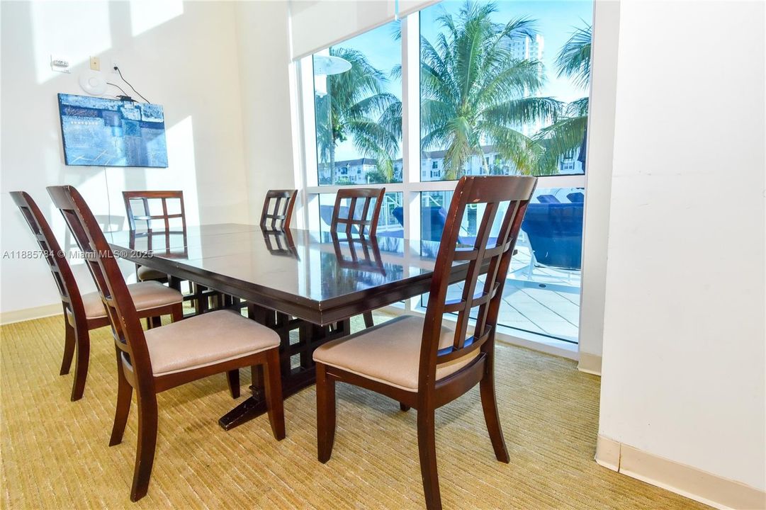 En Venta: $1,100,000 (4 camas, 4 baños, 3270 Pies cuadrados)