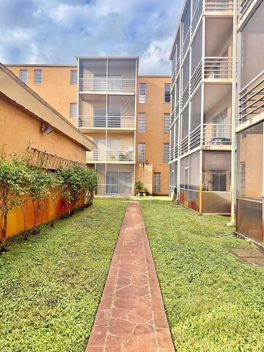 For Rent: $1,700 (2 beds, 2 baths, 1220 Square Feet)