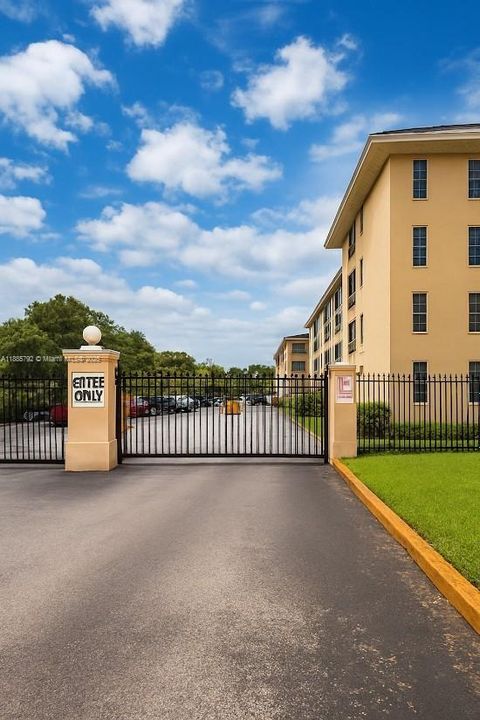 For Rent: $1,700 (2 beds, 2 baths, 1220 Square Feet)