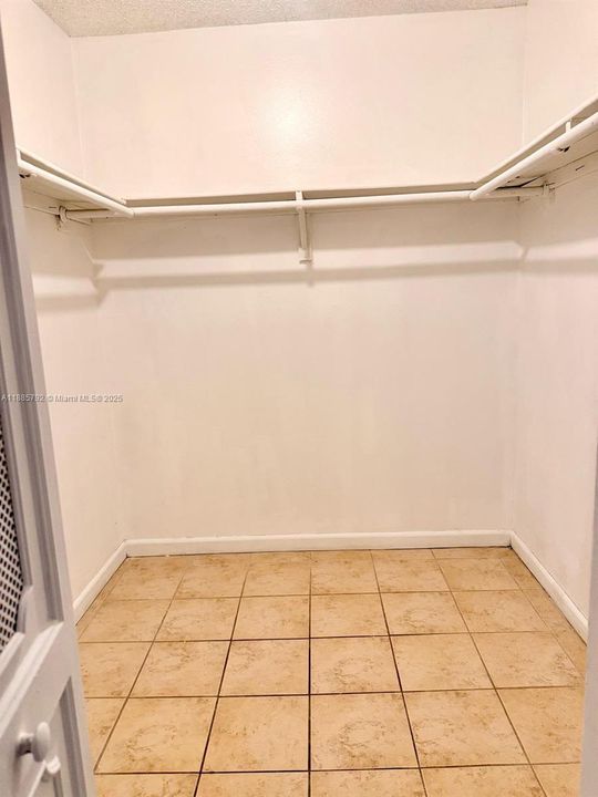 For Rent: $1,700 (2 beds, 2 baths, 1220 Square Feet)