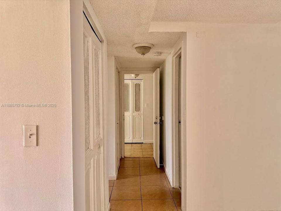 For Rent: $1,700 (2 beds, 2 baths, 1220 Square Feet)