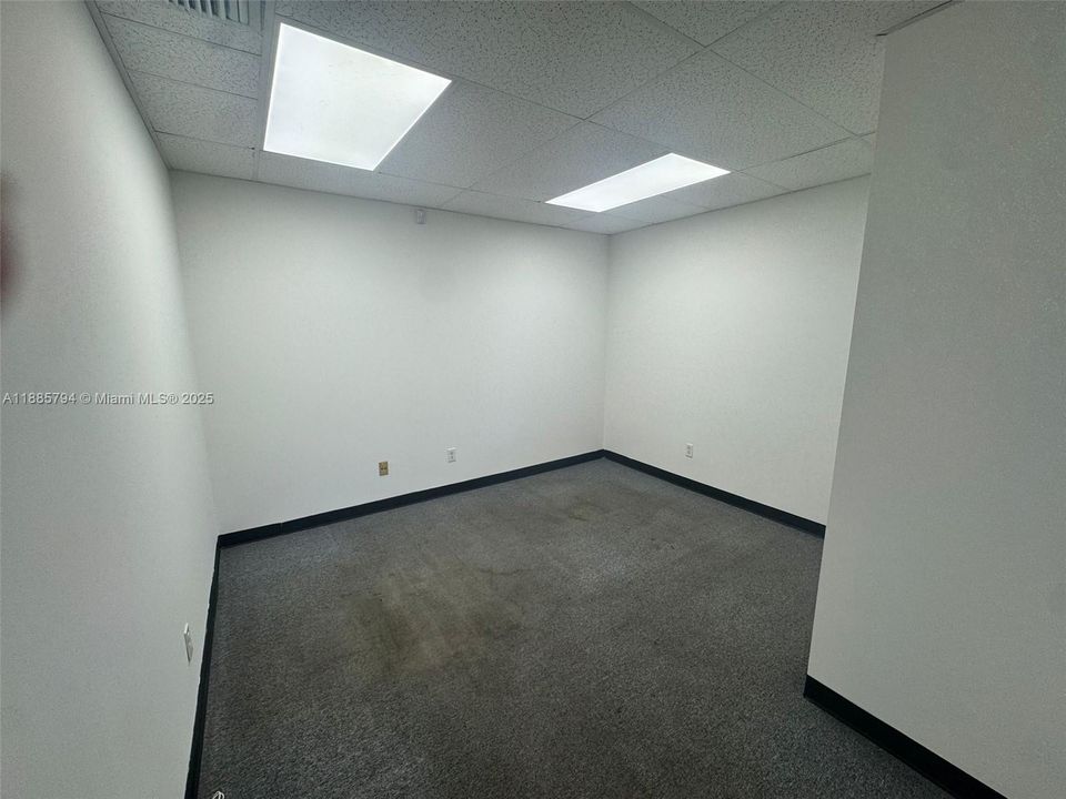 出租: $28 (0 贝兹, 0 浴室, 0 平方英尺)