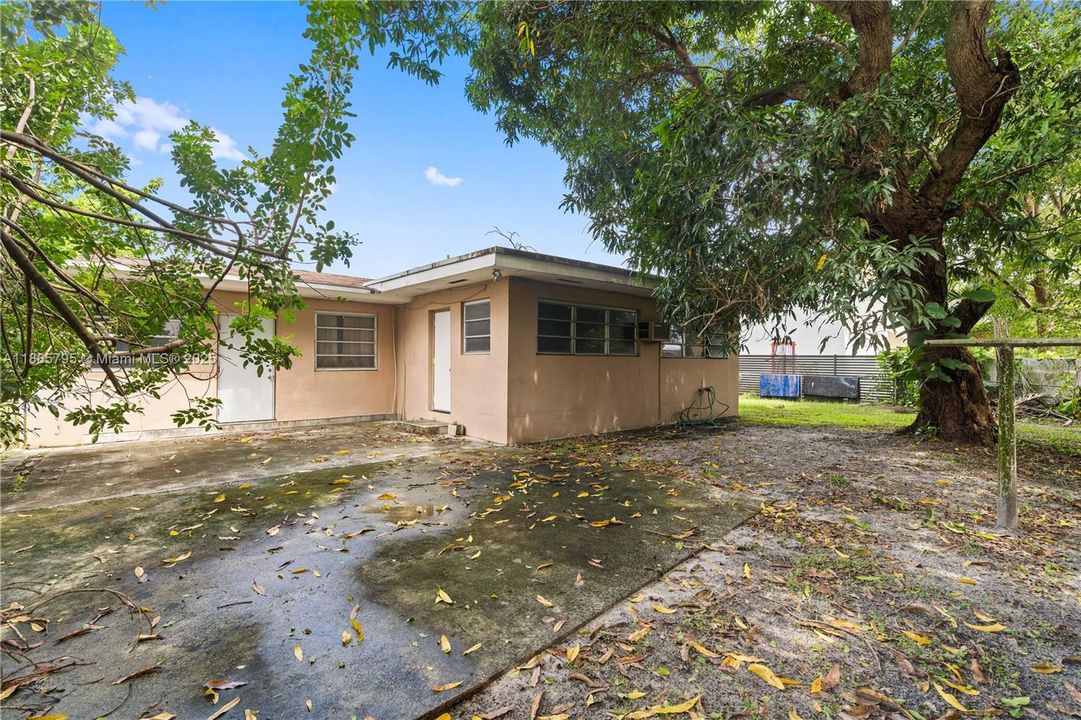 Active With Contract: $475,000 (4 beds, 3 baths, 2193 Square Feet)