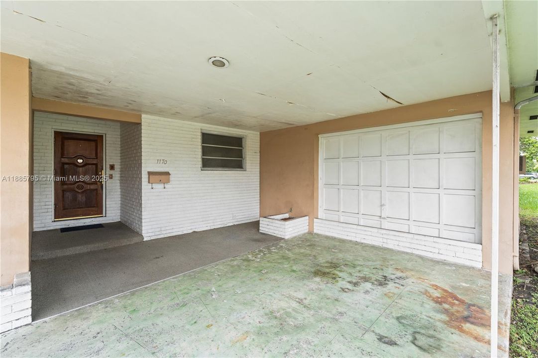 Active With Contract: $475,000 (4 beds, 3 baths, 2193 Square Feet)