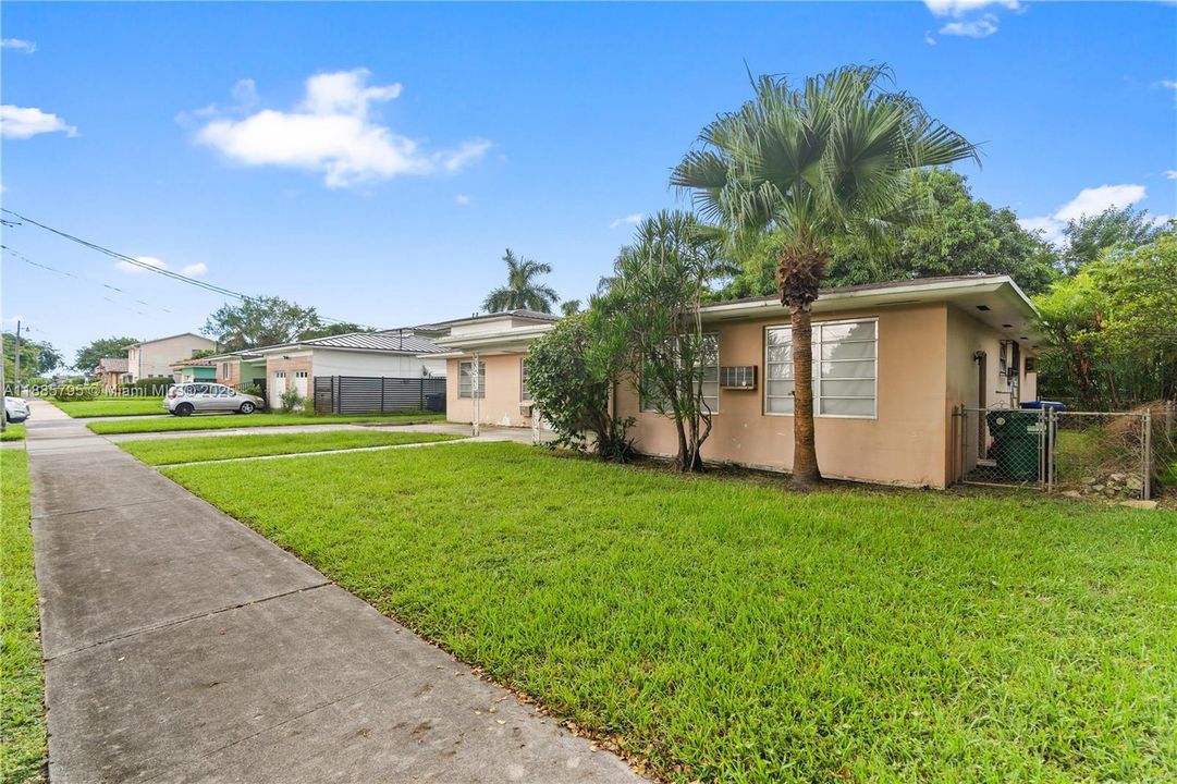 Active With Contract: $475,000 (4 beds, 3 baths, 2193 Square Feet)