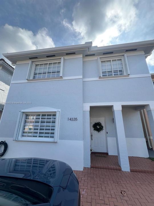 Active With Contract: $3,000 (3 beds, 2 baths, 1762 Square Feet)