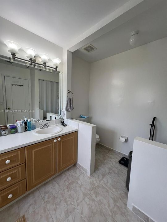 Active With Contract: $3,000 (3 beds, 2 baths, 1762 Square Feet)