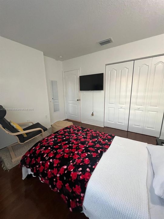 Active With Contract: $3,000 (3 beds, 2 baths, 1762 Square Feet)