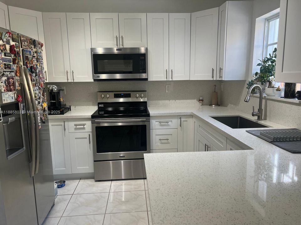 Active With Contract: $3,000 (3 beds, 2 baths, 1762 Square Feet)