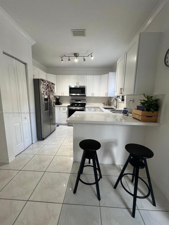 Active With Contract: $3,000 (3 beds, 2 baths, 1762 Square Feet)
