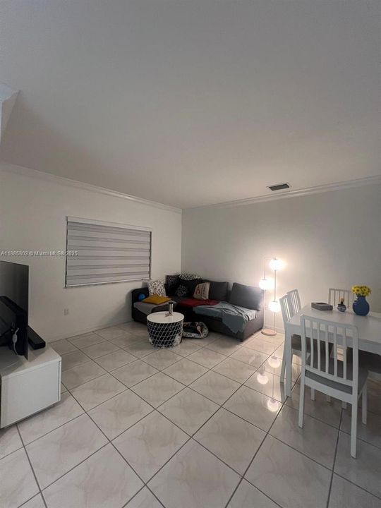 Active With Contract: $3,000 (3 beds, 2 baths, 1762 Square Feet)