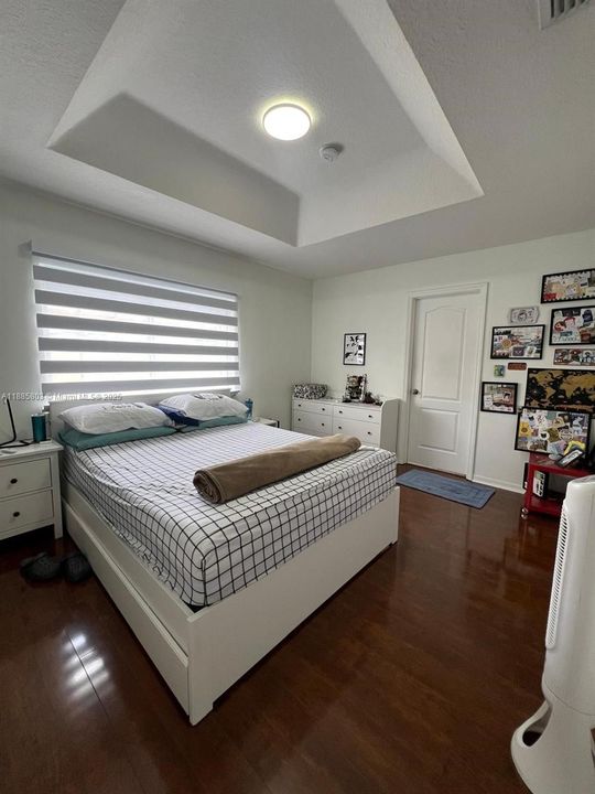 Active With Contract: $3,000 (3 beds, 2 baths, 1762 Square Feet)