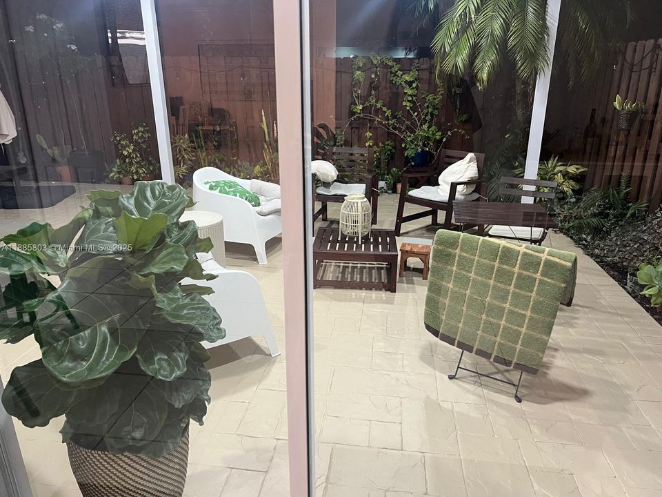 Active With Contract: $3,000 (3 beds, 2 baths, 1762 Square Feet)