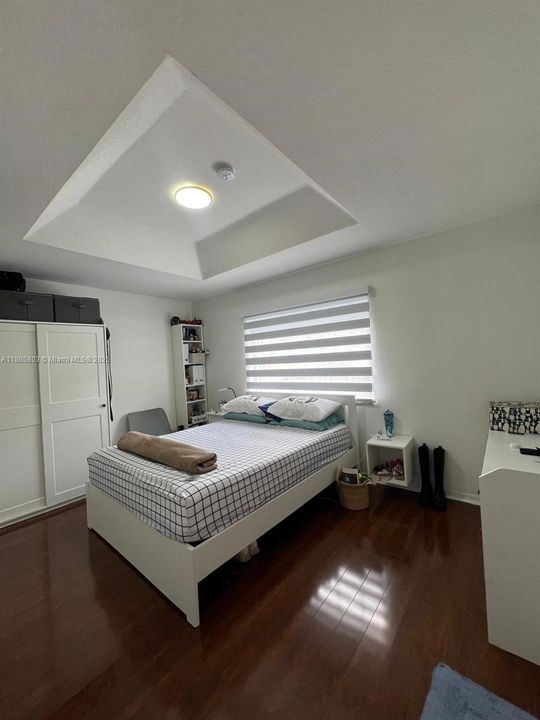 Active With Contract: $3,000 (3 beds, 2 baths, 1762 Square Feet)