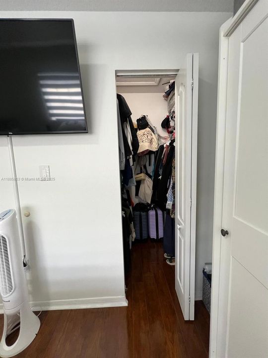 Active With Contract: $3,000 (3 beds, 2 baths, 1762 Square Feet)