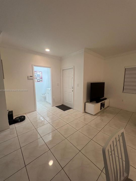 Active With Contract: $3,000 (3 beds, 2 baths, 1762 Square Feet)