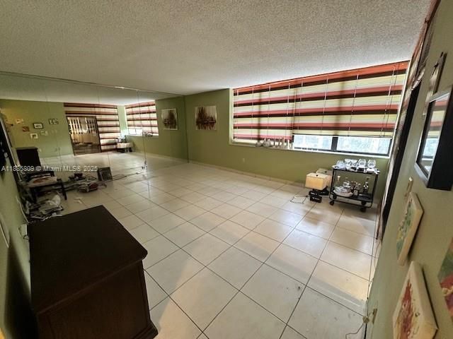 En Venta: $279,000 (3 camas, 2 baños, 1330 Pies cuadrados)