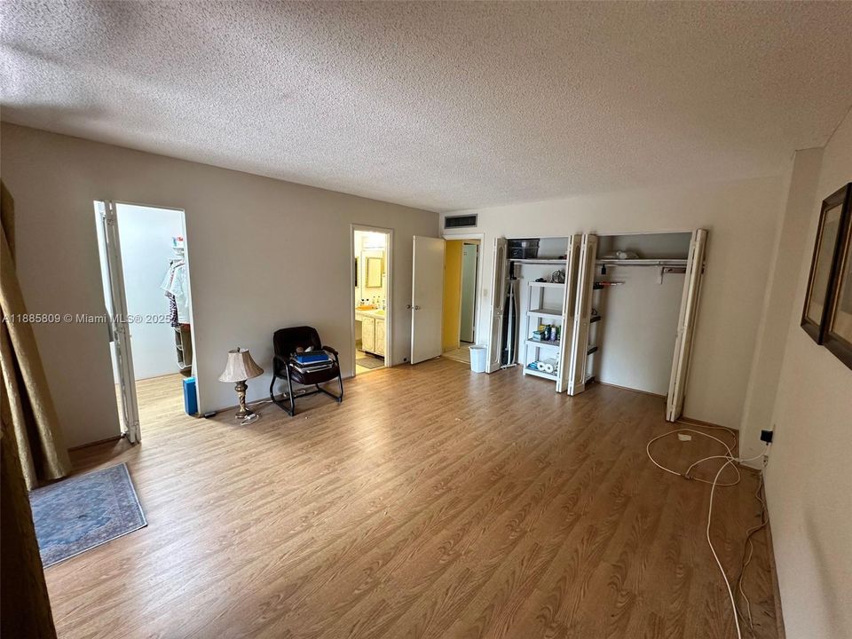 En Venta: $279,000 (3 camas, 2 baños, 1330 Pies cuadrados)