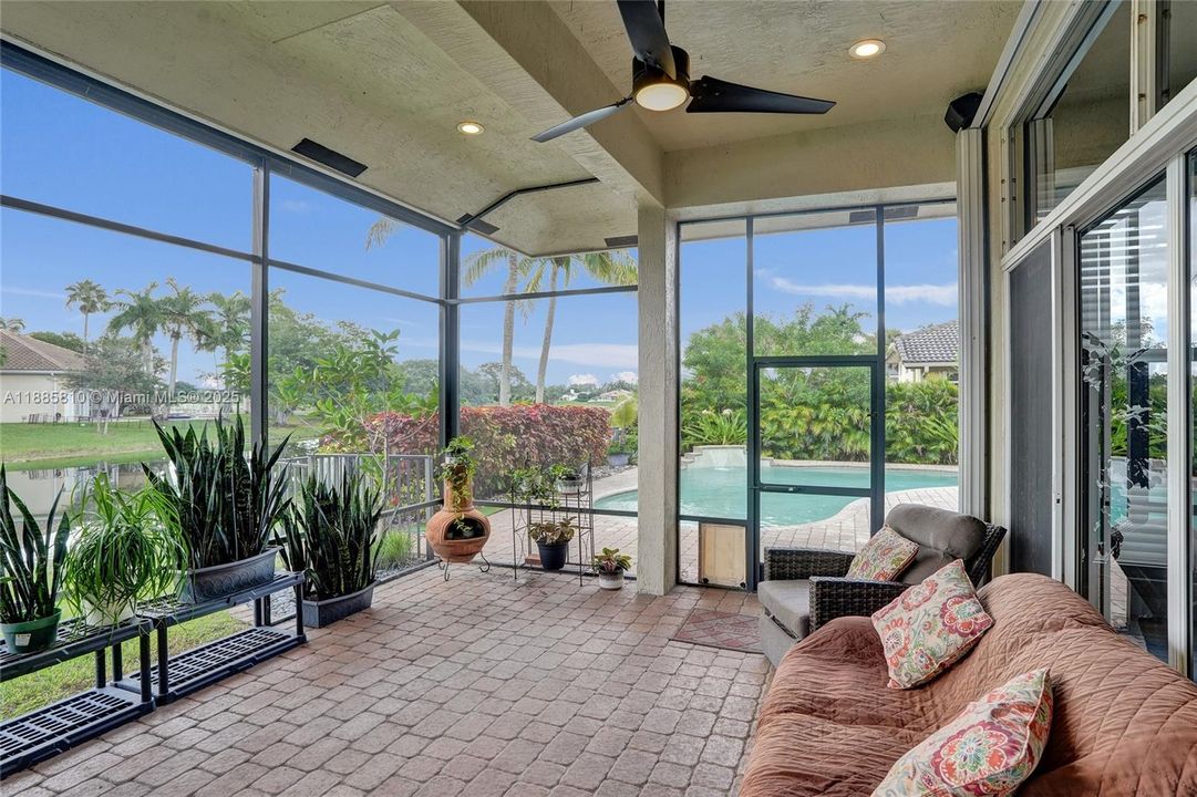 待售: $1,149,900 (5 贝兹, 3 浴室, 2942 平方英尺)