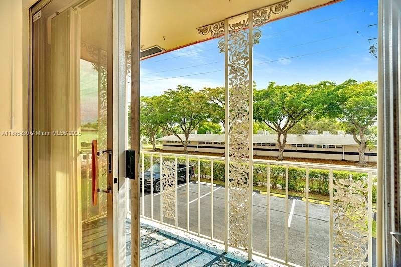 Recently Rented: $1,750 (2 beds, 2 baths, 1100 Square Feet)