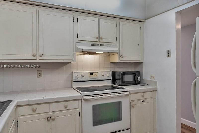 Recently Rented: $1,750 (2 beds, 2 baths, 1100 Square Feet)