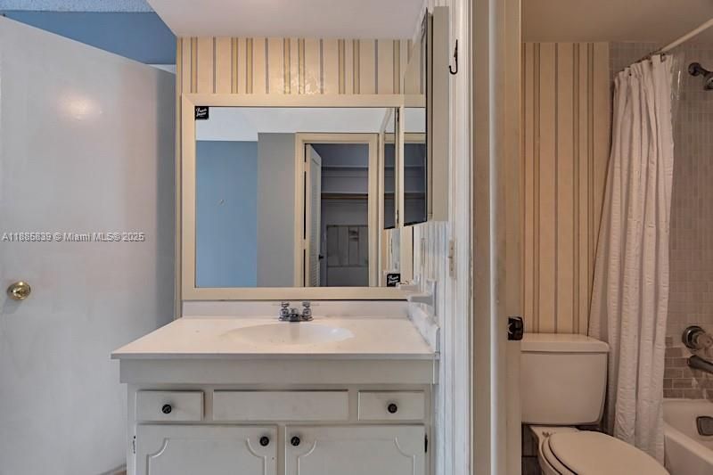 Recently Rented: $1,750 (2 beds, 2 baths, 1100 Square Feet)