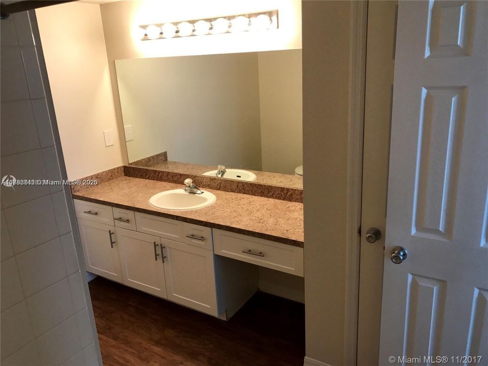 最近租的: $2,300 (2 贝兹, 2 浴室, 1130 平方英尺)