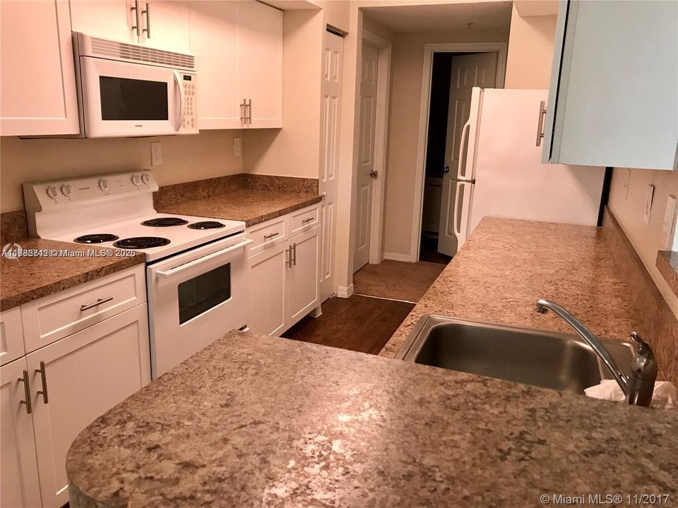 最近租的: $2,300 (2 贝兹, 2 浴室, 1130 平方英尺)