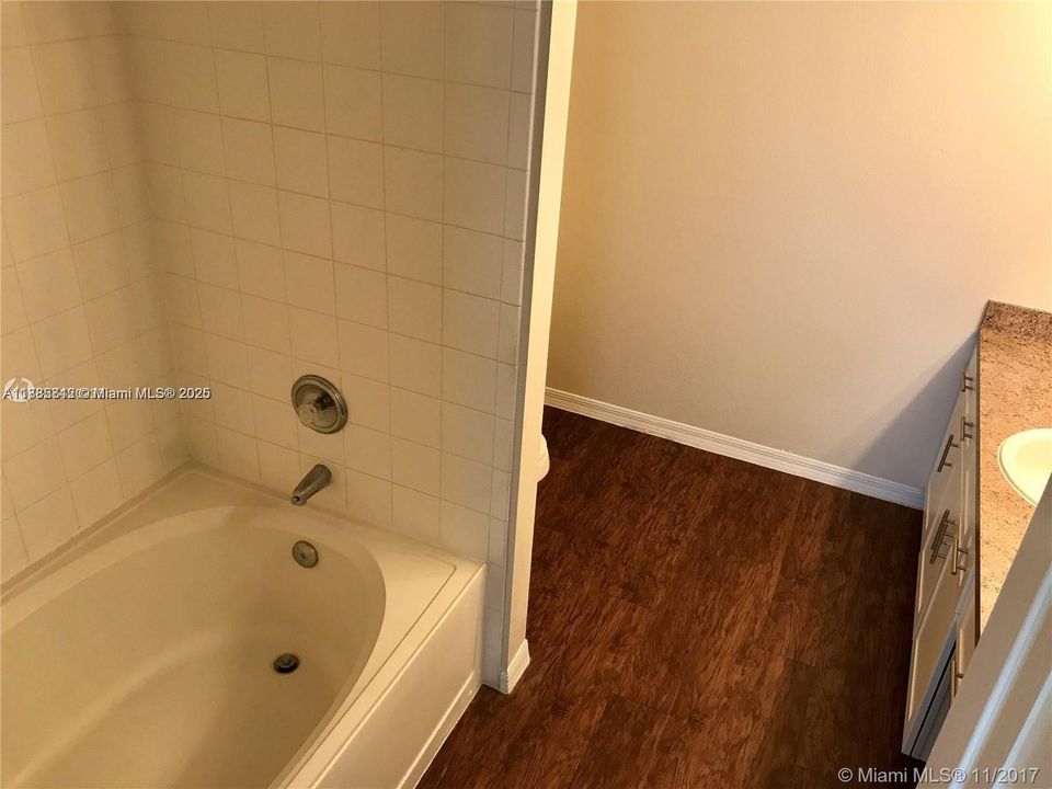 最近租的: $2,300 (2 贝兹, 2 浴室, 1130 平方英尺)