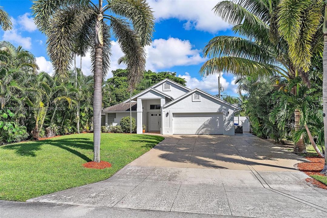 Recently Rented: $4,450 (3 beds, 2 baths, 1572 Square Feet)