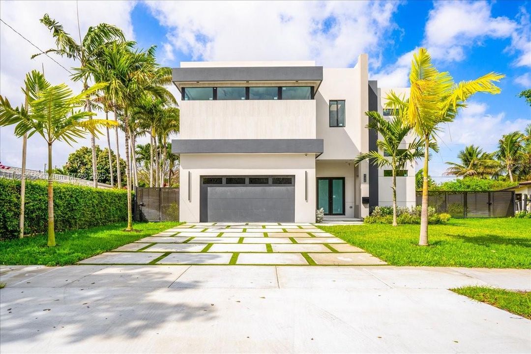 最近售出: $1,800,000 (4 贝兹, 4 浴室, 2309 平方英尺)