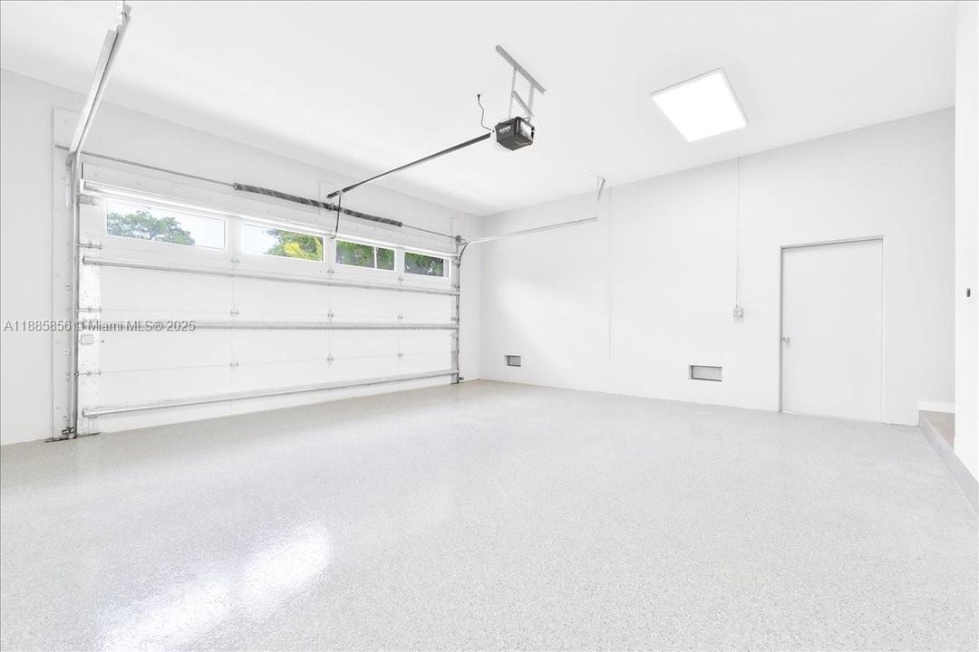 最近售出: $1,800,000 (4 贝兹, 4 浴室, 2309 平方英尺)