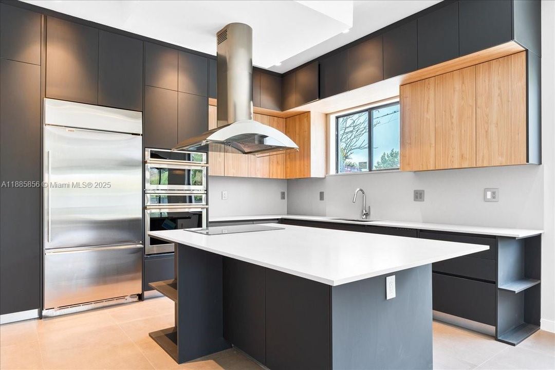 最近售出: $1,800,000 (4 贝兹, 4 浴室, 2309 平方英尺)