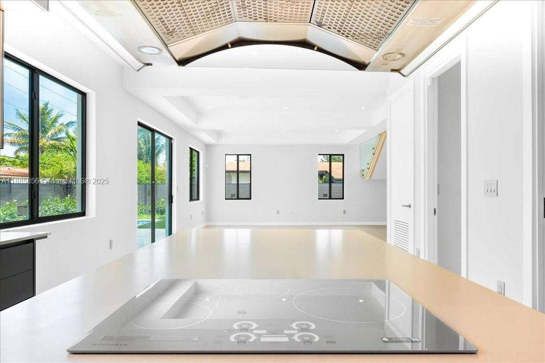 最近售出: $1,800,000 (4 贝兹, 4 浴室, 2309 平方英尺)