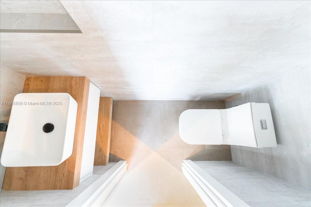 最近售出: $1,800,000 (4 贝兹, 4 浴室, 2309 平方英尺)