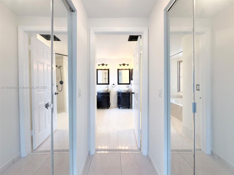 Под контрактом: $4,200 (3 спален, 2 ванн, 2122 Квадратных фут)