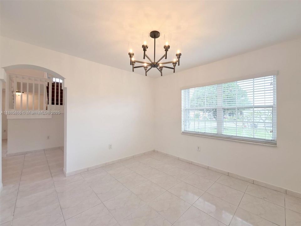 Под контрактом: $4,200 (3 спален, 2 ванн, 2122 Квадратных фут)