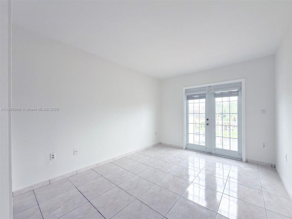 Под контрактом: $4,200 (3 спален, 2 ванн, 2122 Квадратных фут)