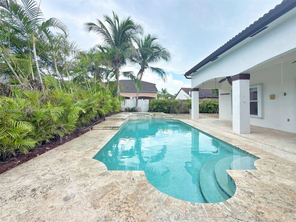 Под контрактом: $4,200 (3 спален, 2 ванн, 2122 Квадратных фут)