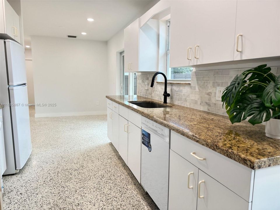 Activo con contrato: $3,480 (3 camas, 2 baños, 1155 Pies cuadrados)