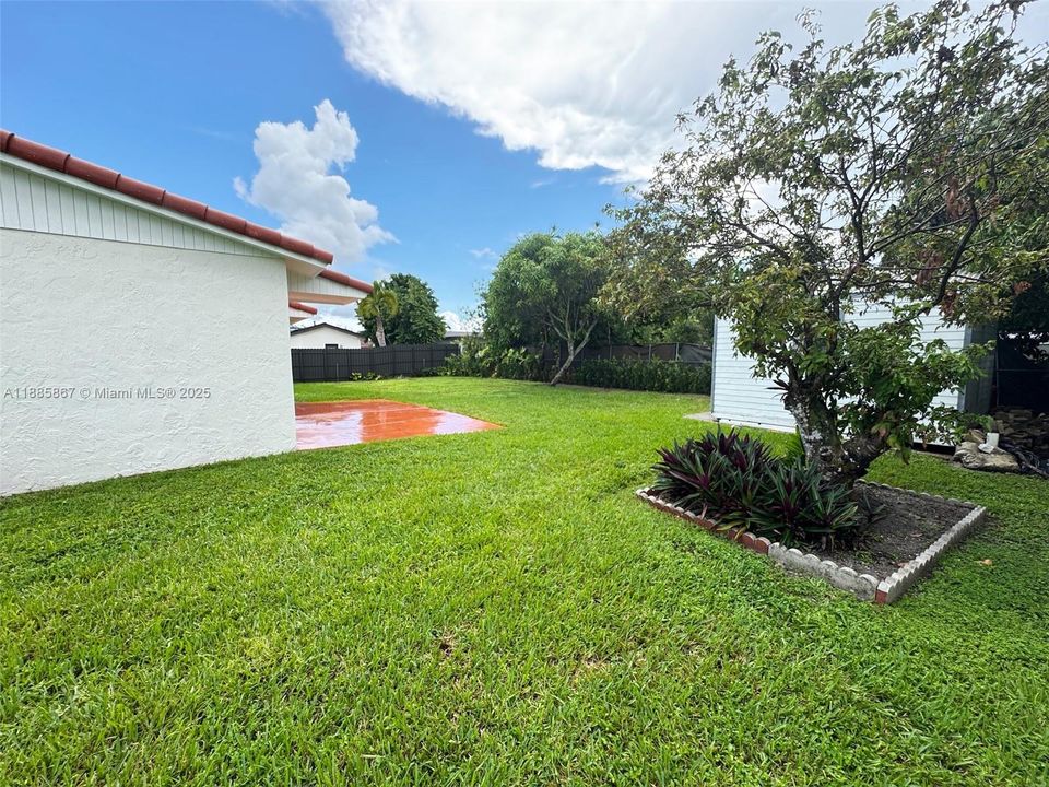 Activo con contrato: $3,480 (3 camas, 2 baños, 1155 Pies cuadrados)