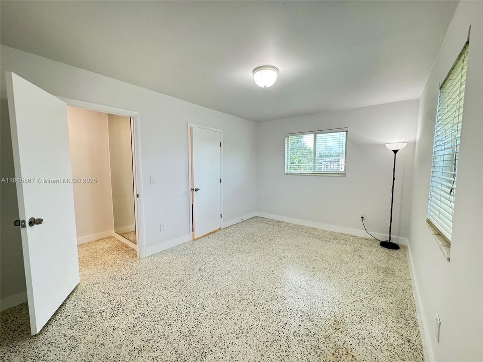 Activo con contrato: $3,480 (3 camas, 2 baños, 1155 Pies cuadrados)