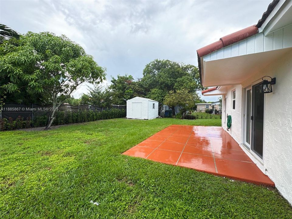 Activo con contrato: $3,480 (3 camas, 2 baños, 1155 Pies cuadrados)