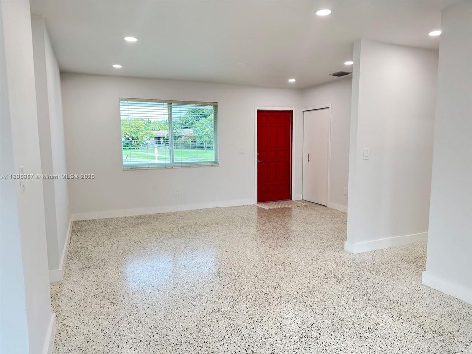 Activo con contrato: $3,480 (3 camas, 2 baños, 1155 Pies cuadrados)