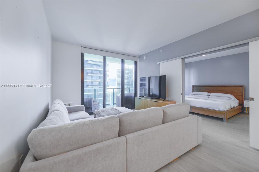 For Sale: $720,000 (1 beds, 1 baths, 759 Square Feet)
