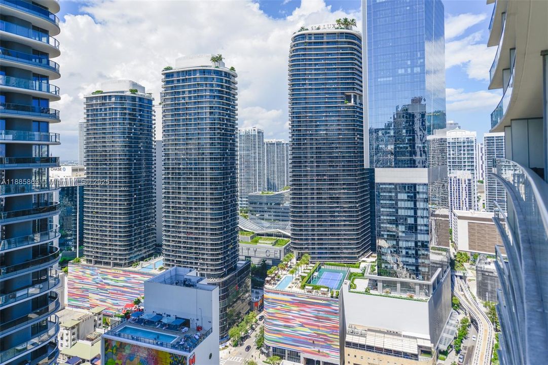 For Sale: $720,000 (1 beds, 1 baths, 759 Square Feet)